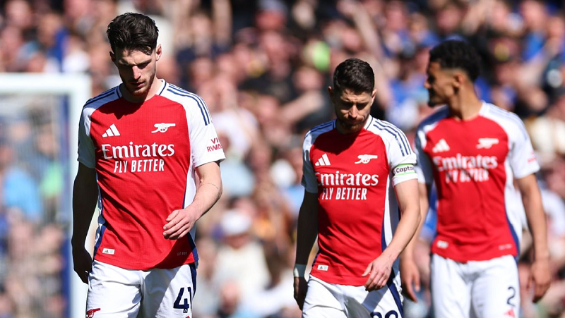 carragher-do-khong-dang-la-qua-phat-den-var-can-ro-rang-hon